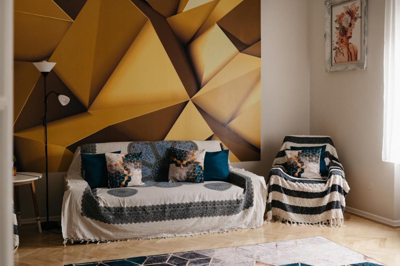 Fand Center Apartman Luxury แซแก็ด ภายนอก รูปภาพ